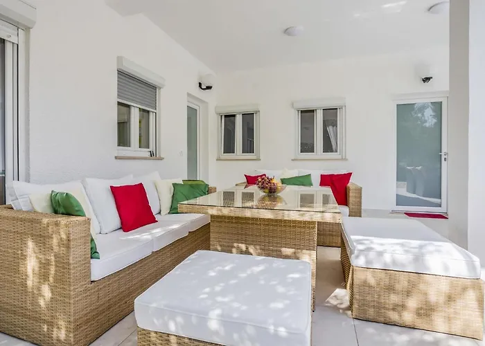 File-6 By Interhome Zambratija (Istria)